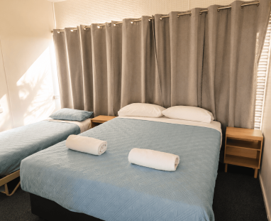 Retro Villa - Bedroom (1)